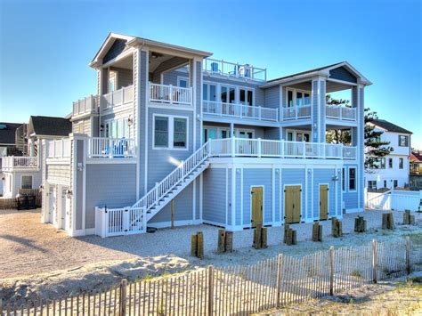 Zillow long beach island - Zillow has 77 homes for sale in Long Beach WA. View listing photos, review sales history, and use our detailed real estate filters to find the perfect place.